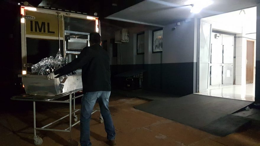 Corpo de motociclista morto em Céu Azul chega ao IML de Cascavel
