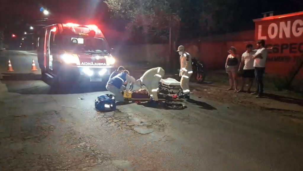Motociclista fica ferido em acidente no Brasmadeira; condutor do carro não parou no local