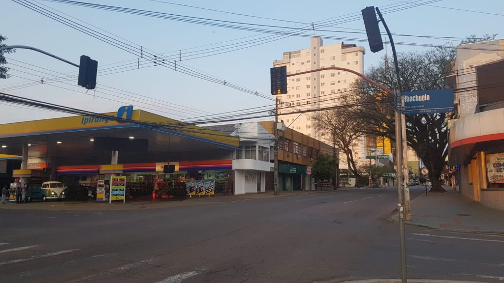 Semáforos estão intermitentes em pelo menos dois cruzamentos na região central