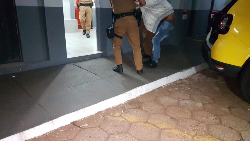 Homem corta à força o cabelo da companheira e acaba detido pela PM