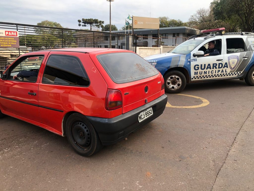 Gol com alerta de furto é localizado pela GM no Bairro Santa Cruz