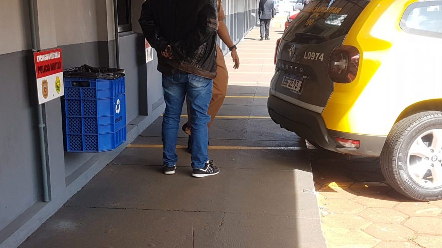 PM é acionada ao Fórum para deter indivíduo com mandado de prisão em aberto