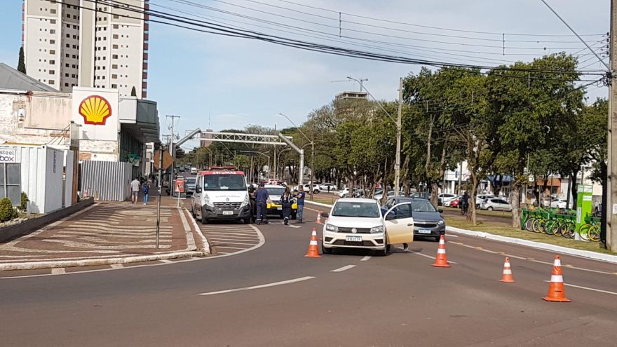 Acidente entre veículo e ambulância do Samu é registrado nesta segunda-feira (29)