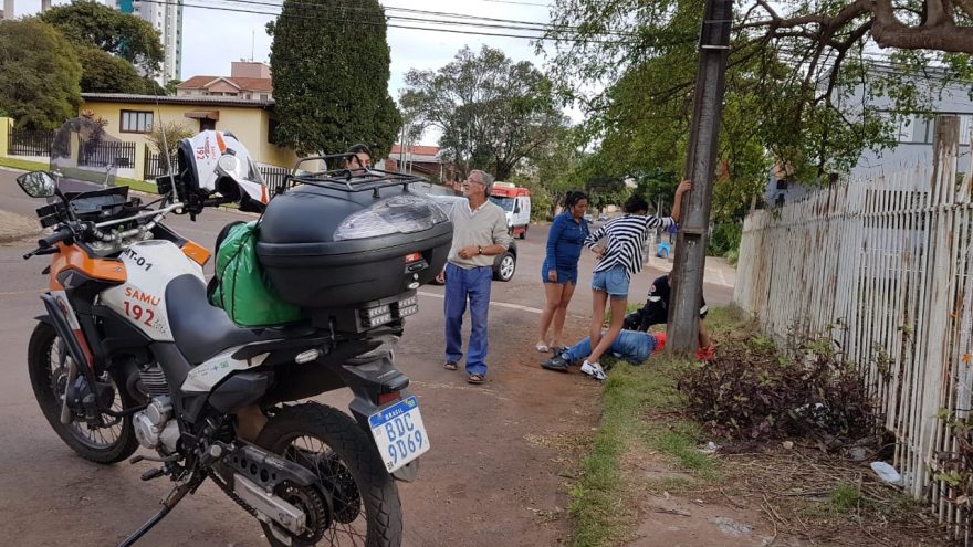 Homem caído em via pública com dificuldades para respirar é socorrido pelo SAMU no Cancelli