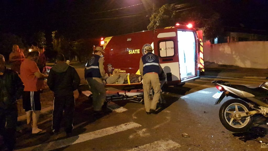 Grave colisão deixa jovens feridos no Universitário; piloto fraturou a mandíbula