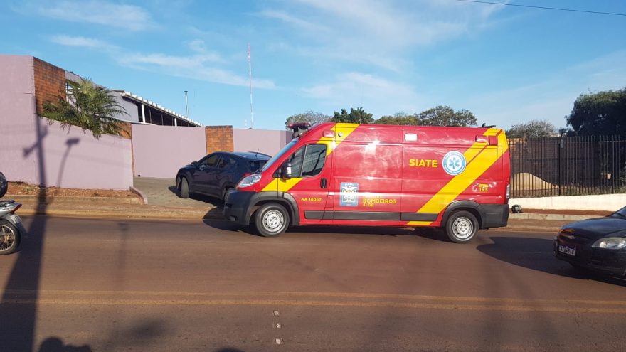 Mulher de 36 anos fica ferida em acidente na Rua Jacarezinho