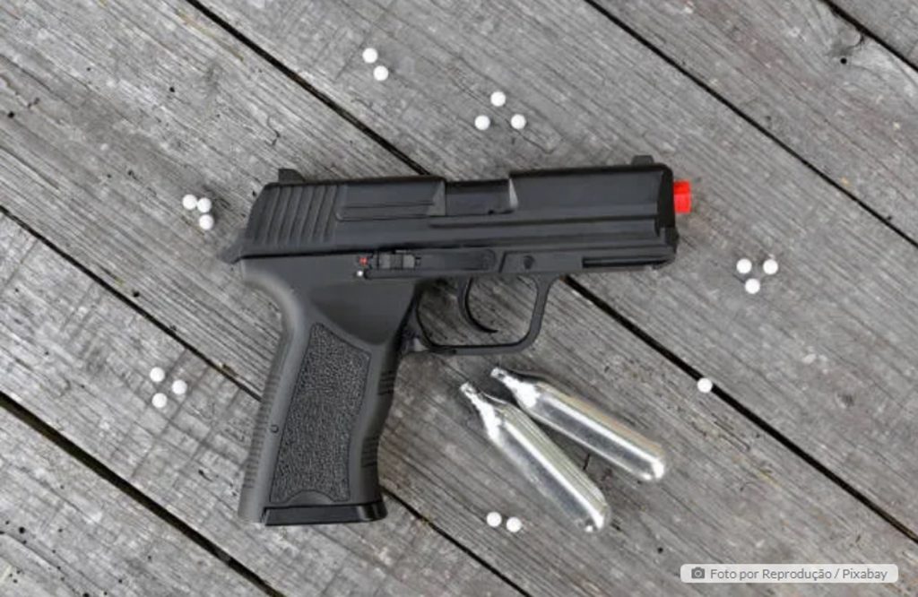 Ladrões arrombam vitrine e furtam pistolas de Airsoft no Paraná