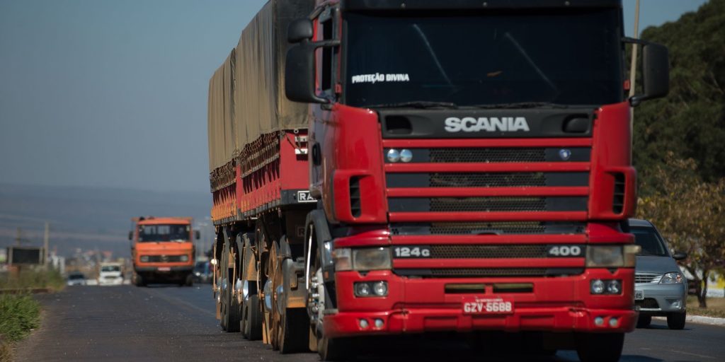 Veículos de carga terão tráfego restringido em rodovias federais neste Feriado do Trabalhador