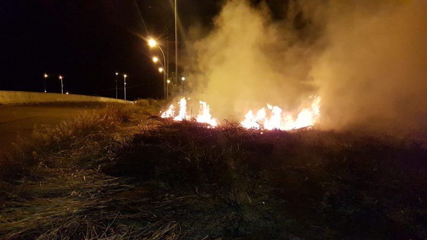 Incêndio em vegetação é registrado na marginal da BR-467