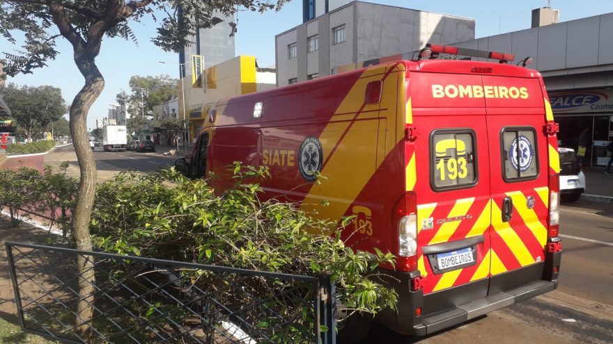 Idoso sofre queda no Centro e é socorrido pelo Siate