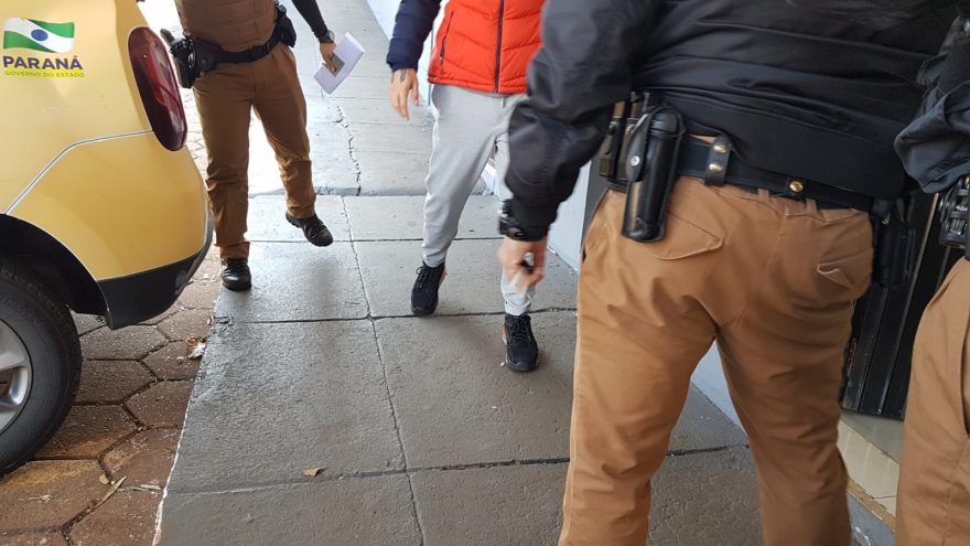 Homem detido em hotel por dever pensão alimentícia chega à 15ª SDP