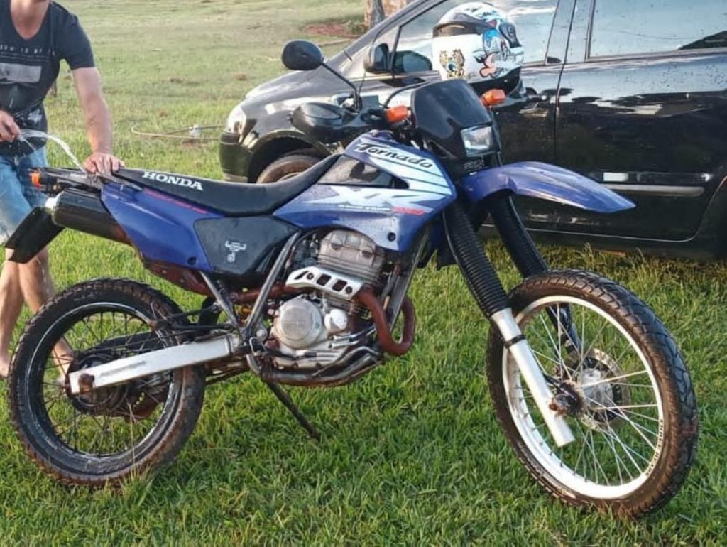 Motocicleta Honda XR 250 é furtada no Universitário