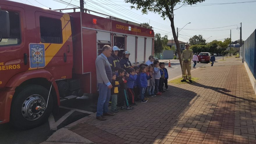 Bombeiros realizam simulação de evacuação no Cmei Dra. Zilda Arns Neumann