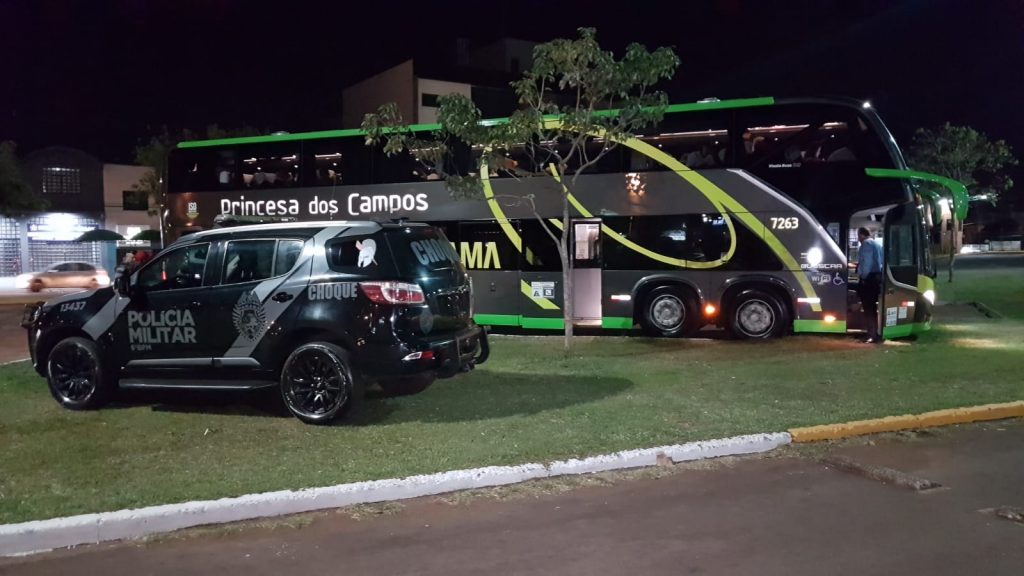 Abordagens são realizadas a ônibus na rodoviária