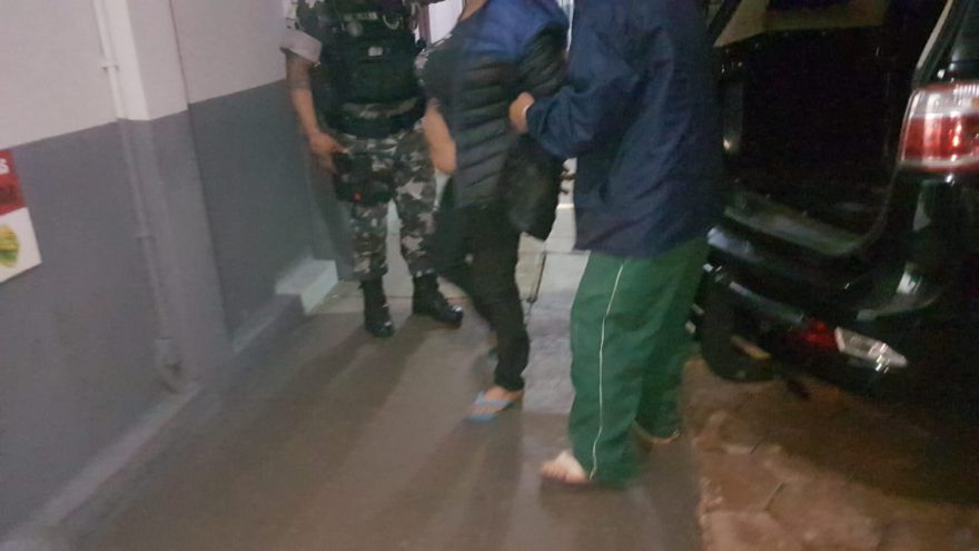 Após abordagem ao filho, casal desacata equipe da Choque e é detido, no Julieta Bueno