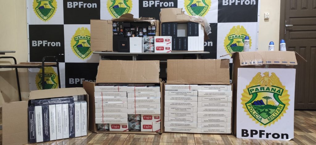 BPFron apreende mercadorias e cigarros contrabandeados em ônibus em Guaíra