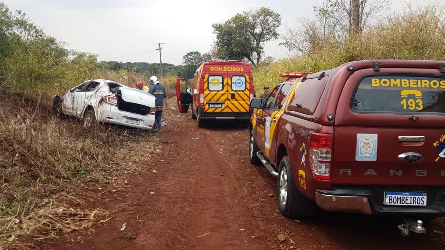 Mulher de 28 anos fica ferida após capotar carro na rodovia BR-369