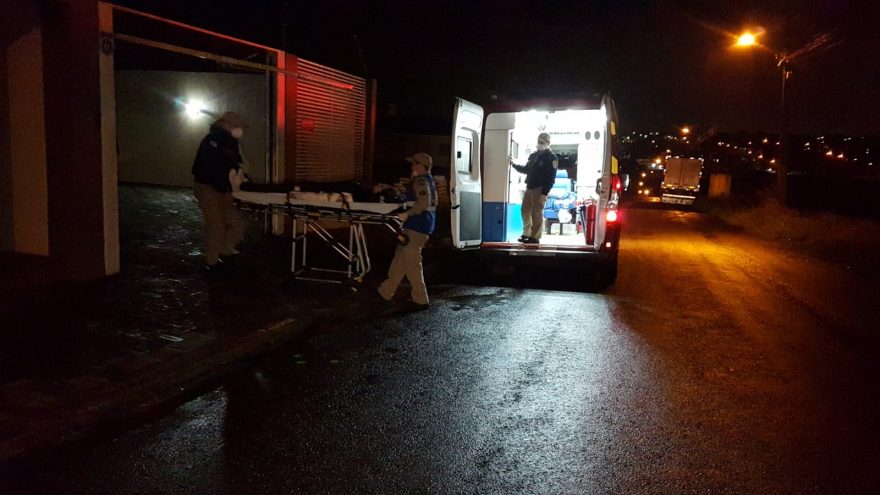 Jovem fratura o braço ao sofrer queda dentro do apartamento, no Bairro Santo Inácio