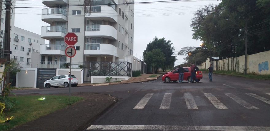 Acidentes são registrados em intervalo de horas na mesma esquina