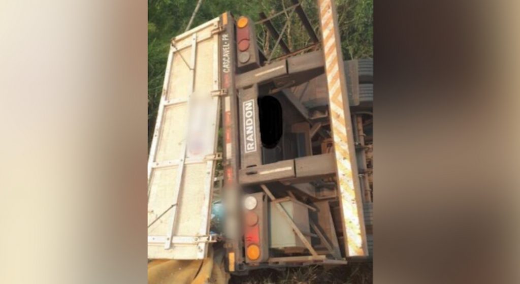 Caminhão com placas de Cascavel se envolve em acidente na PR-444; motorista morreu