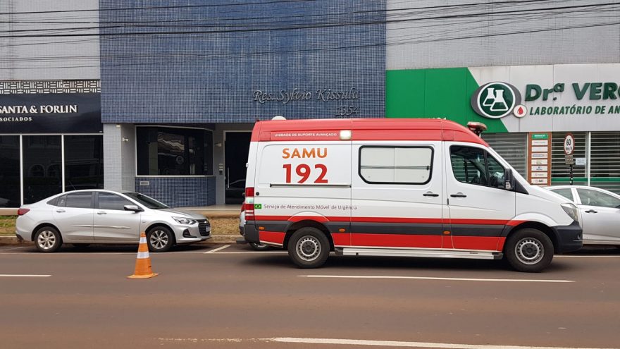 Socorristas do Samu atendem idosa acamada no Centro