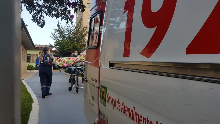 Idosa de 92 anos é socorrida pelo Samu no Centro