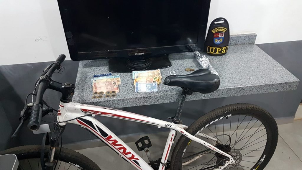 PM detém seis, apreende drogas, dinheiro e objetos sem procedência no Bairro Interlagos