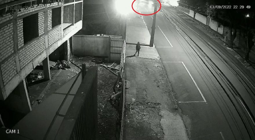 Vídeo: imagens de câmera de segurança mostram momento da batida entre Palio e BMW