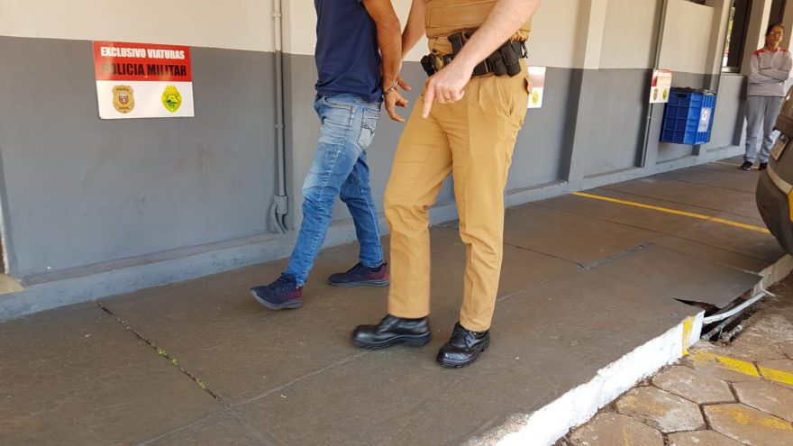 Homem é detido após agredir a própria mãe
