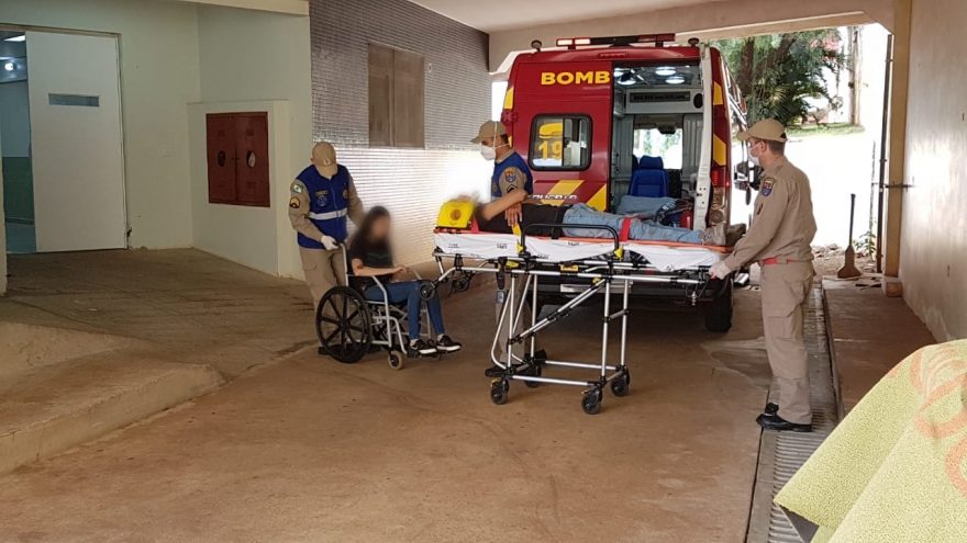 Casal fica ferido após acidente de trânsito na Av. Tito Muffato