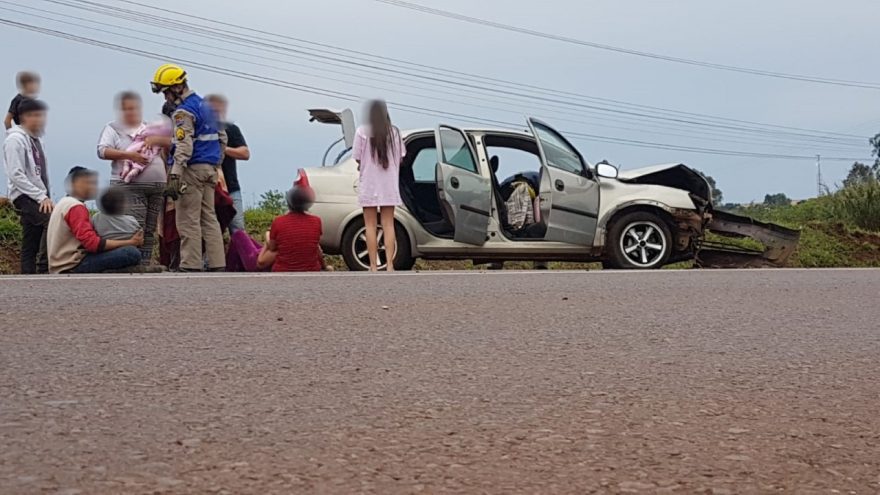 Veículo colide contra barranco na BR-467 e Siate é acionado para prestar atendimento às vítimas