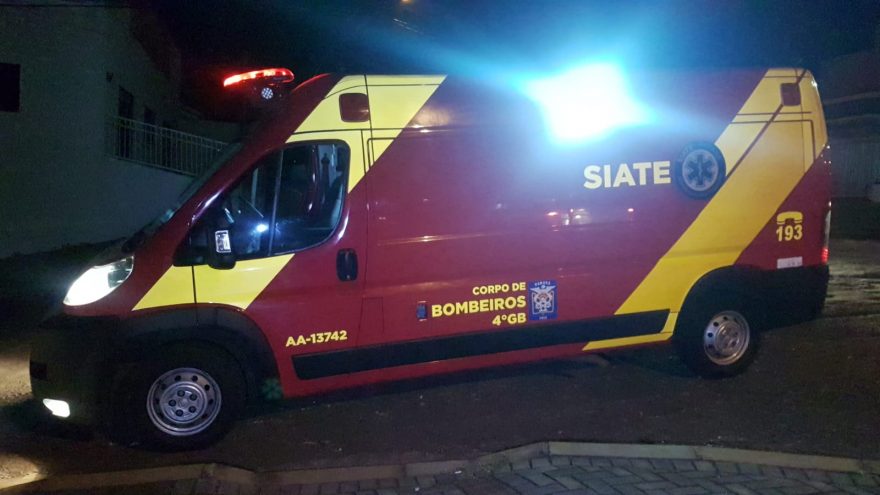 Ao tentar desviar de cachorro, motociclista sofre queda no Bairro Alto Alegre