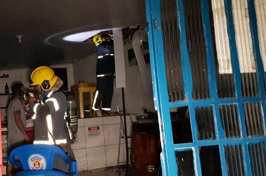 Corpo de Bombeiros foi acionado para conter um incêndio no Bairro Pacaembu
