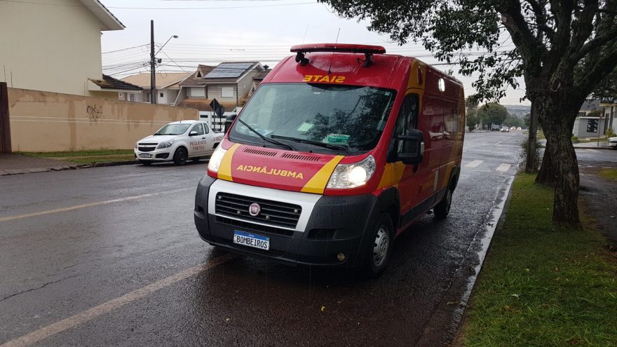 Motociclista fica ferida após colisão com carro no Bairro Neva