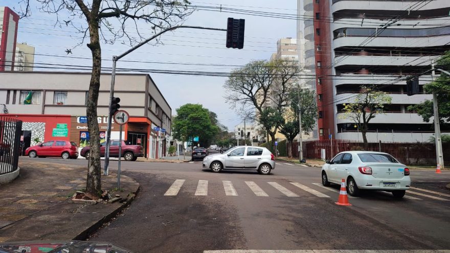 Atenção: Semáforos das Ruas Minas Gerais e Vicente Machado estão amarelo intermitente