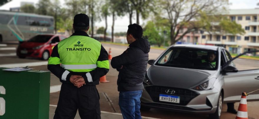 Veículos utilizados por motoristas de aplicativos começam a ser vistoriados