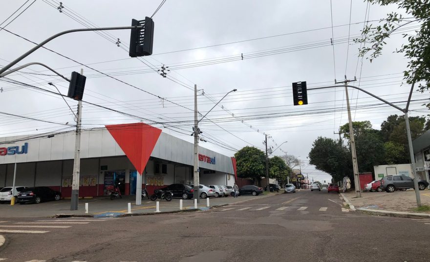 Semáforos do cruzamento das ruas Andréa Galafassi e da Imigração