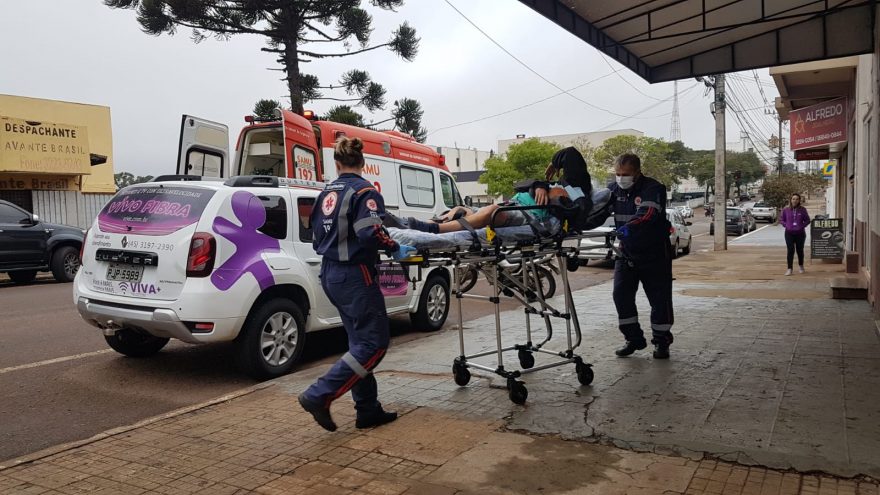 Idoso sofre queda e é socorrido na Av. Carlos Gomes