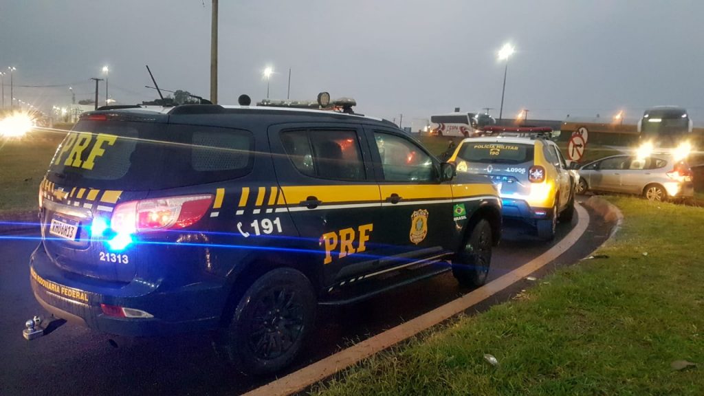 Acidente no Trevo do Guarujá deixa trânsito parado
