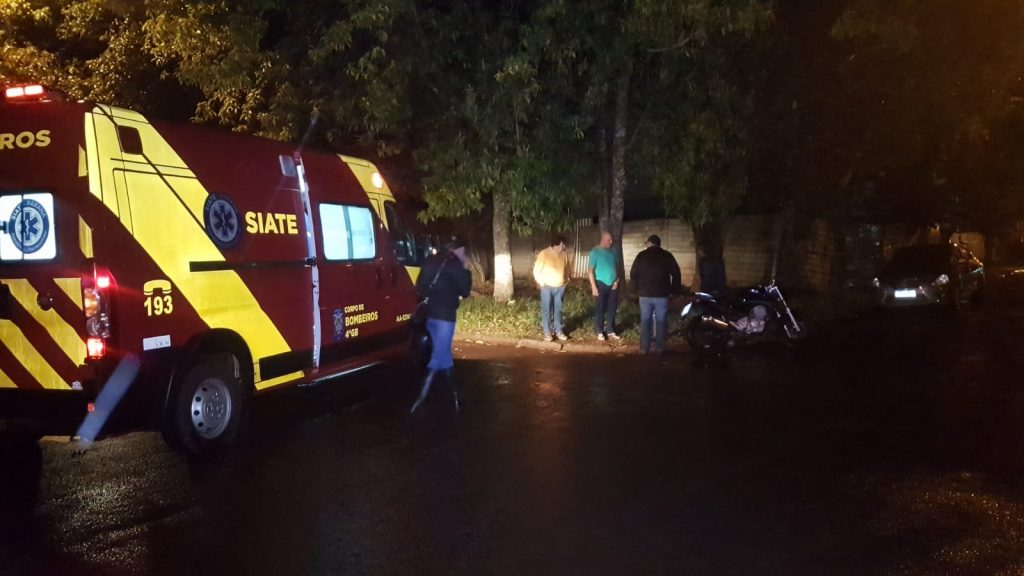 Adolescente sofre suspeita de fratura na perna após acidente de trânsito no Guarujá