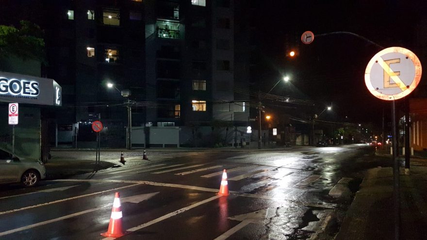 Semáforos da Rua São Paulo com Rua Carlos de Carvalho estão inoperantes