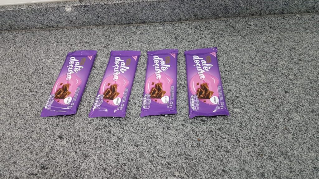 Deu ruim a sobremesa, homem é detido após furtar quatro barras de chocolate