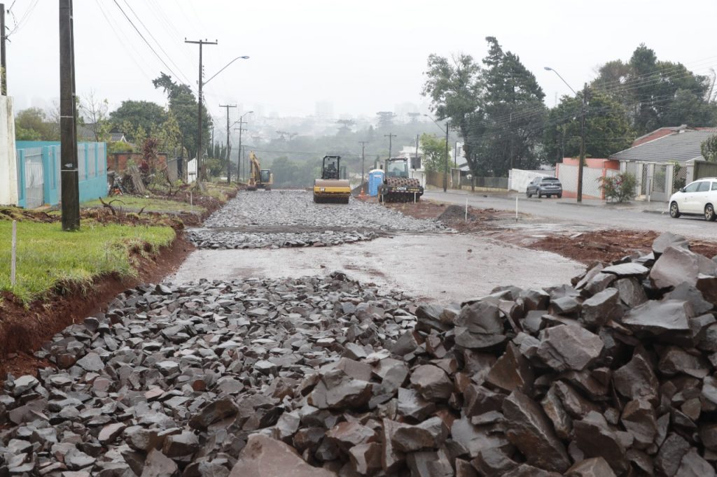 Obras da segunda pista da Avenida Olindo Periolo avançam para melhorar fluidez do trânsito