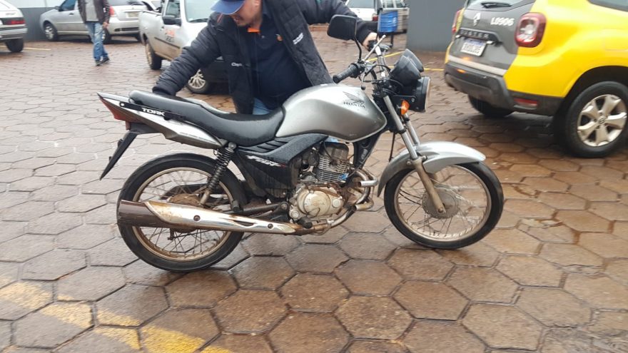Motocicleta com alerta de furto foi recuperada no Bairro Santo Onofre