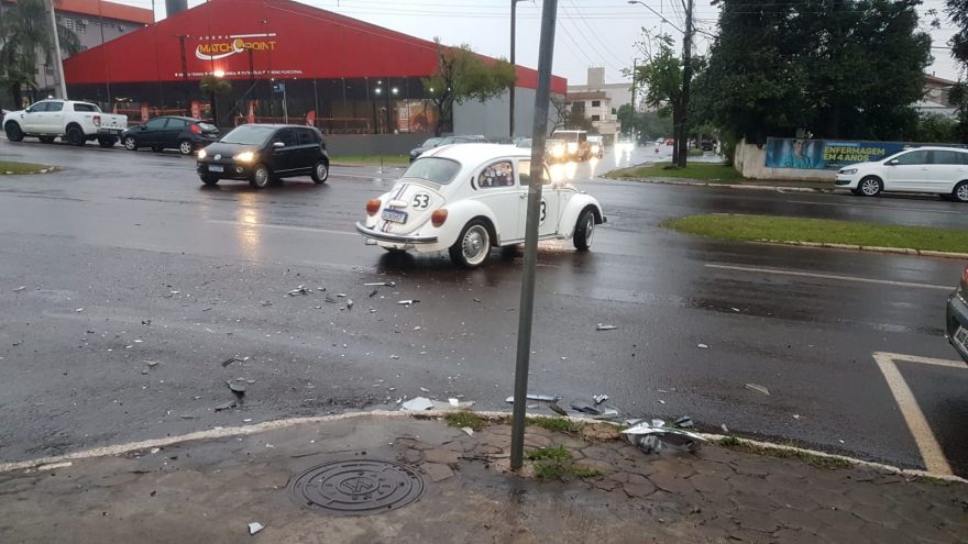 “Herbie” fica danificado após colisão no Bairro Coqueiral