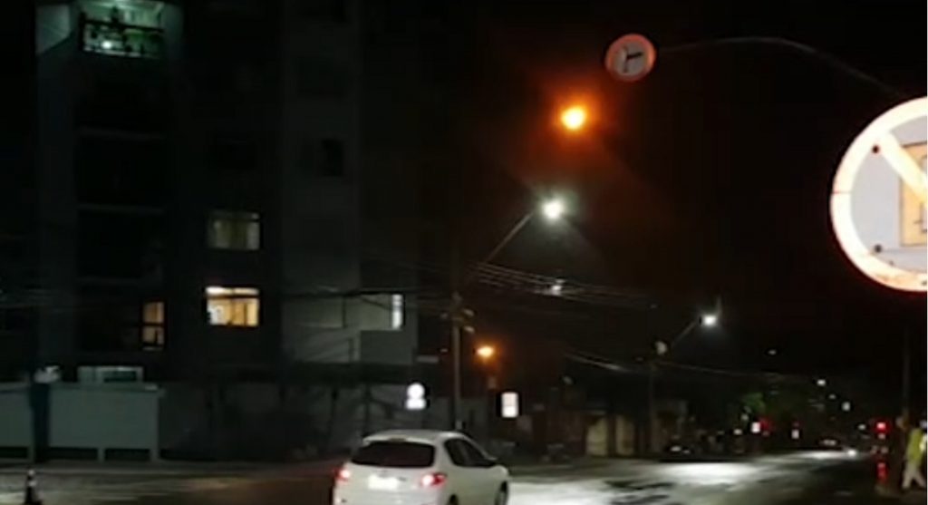 Raio que caiu na região central ontem (05) deixou diversos semáforos inoperantes na cidade