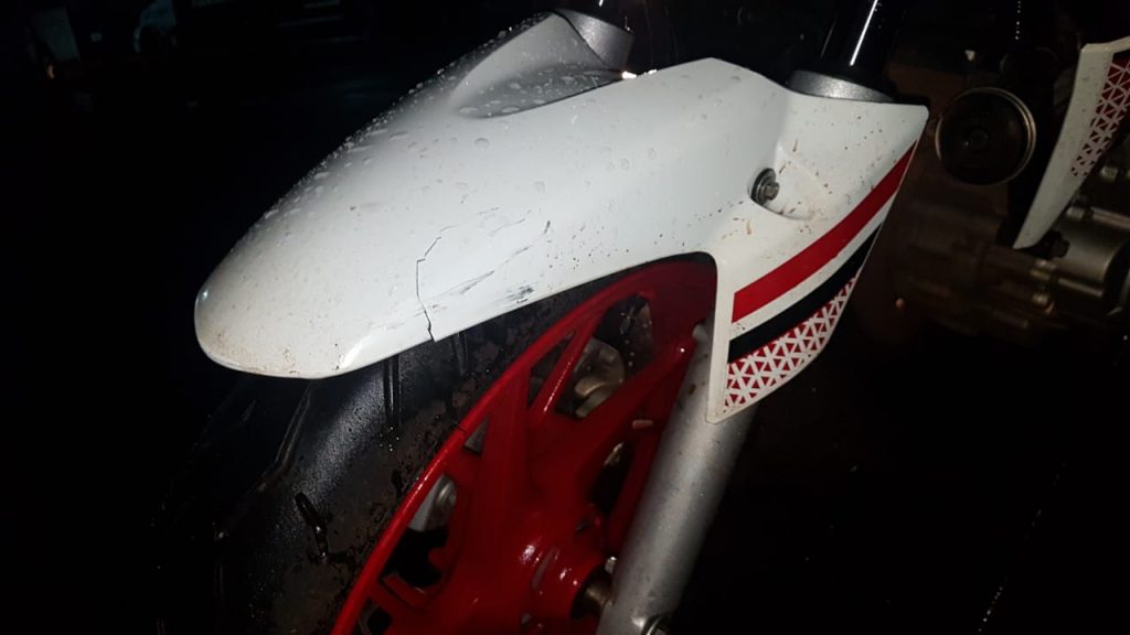 Motociclista sofre queda na marginal da BR-277 e Corpo de Bombeiros é acionado para atendimento