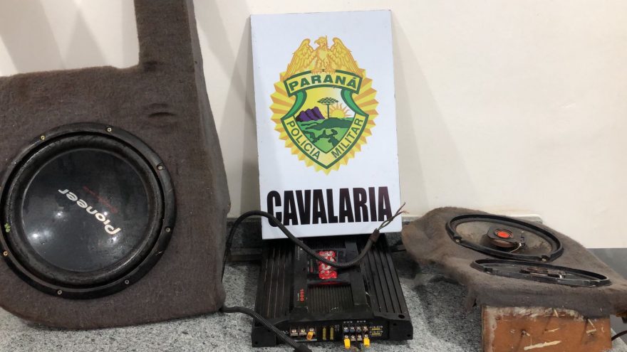 Cavalaria apreende menor acusado de furto de som automotivo, no Bairro Universitário