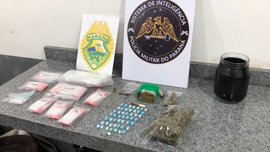Homem é detido pela PM em posse de ecstasy, maconha e haxixe, no Bairro Parque do Ipês