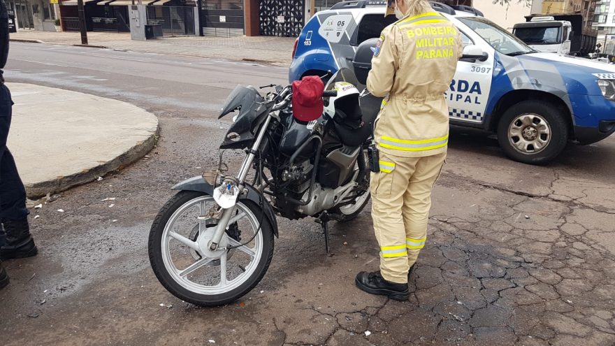Motociclista fica ferido em colisão de trânsito no Centro